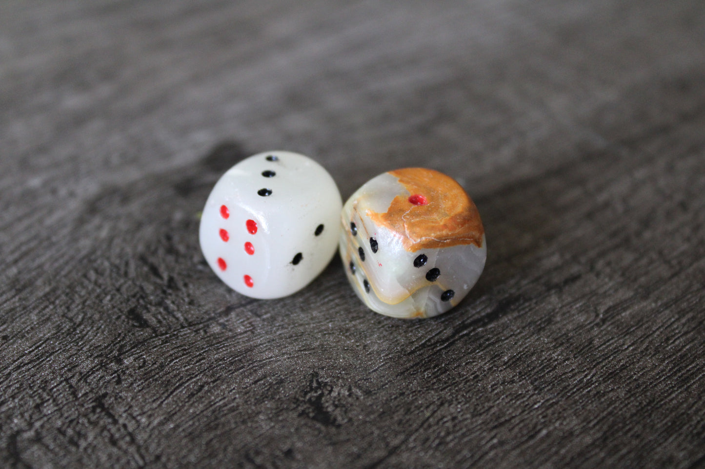 Pakistan Onyx Dice Set